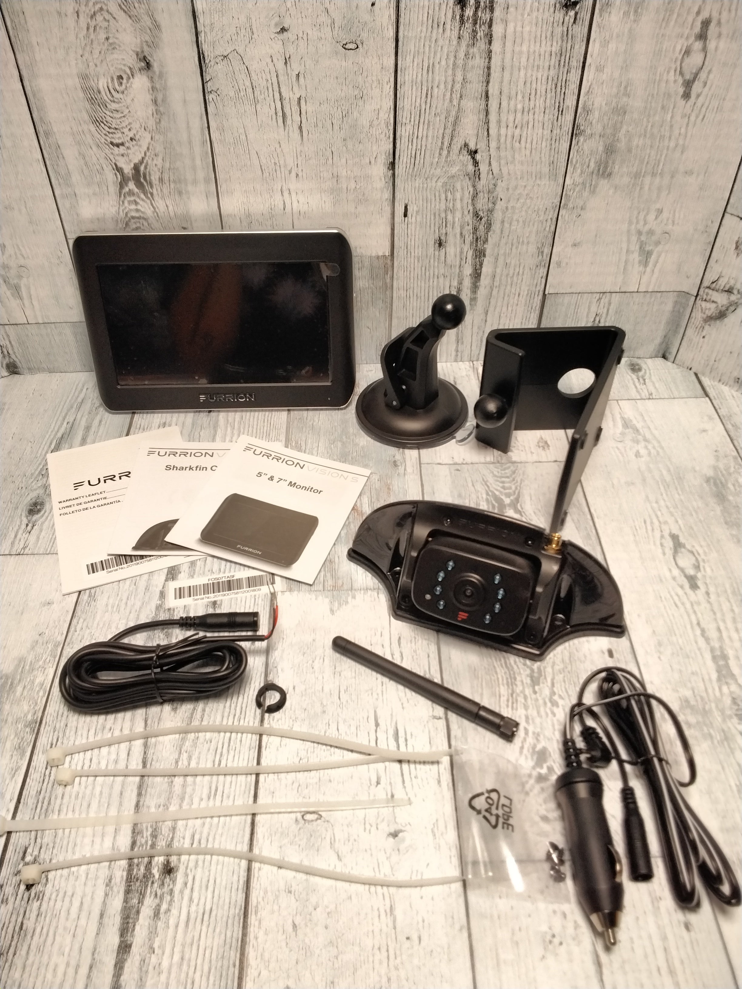 Furrion Vision S 7 Inch Wireless RV Backup System with 1 Rear Sharkfin Camera (7897697648878)